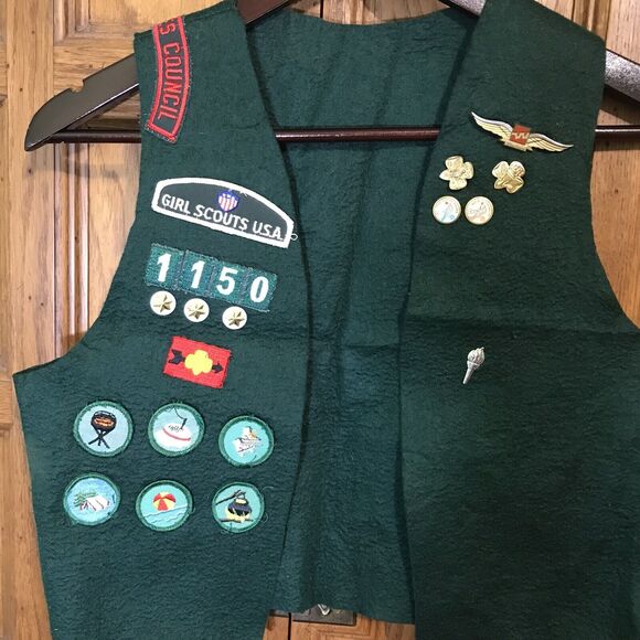 Vintage Green Felt Girl Scout Vest with Patches Badges & Pins Los Angeles 1150 - Picture 2 of 8